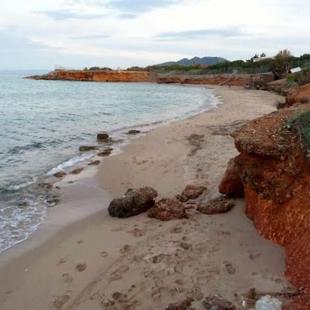 Sunshine'S House Near The Beach, 10 Min From The Airport Loútsa Exterior foto