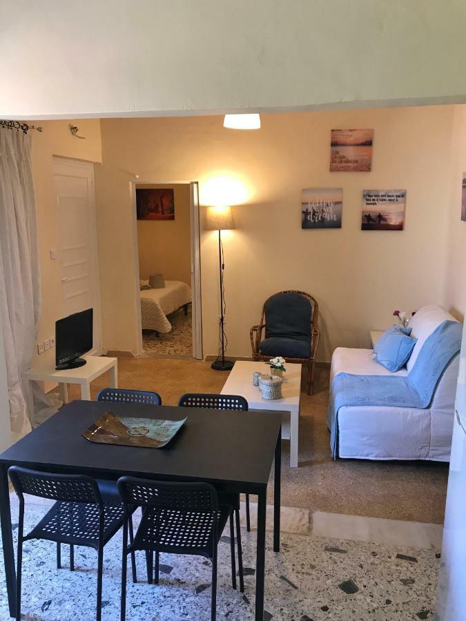 Sunshine'S House Near The Beach, 10 Min From The Airport Loútsa Exterior foto