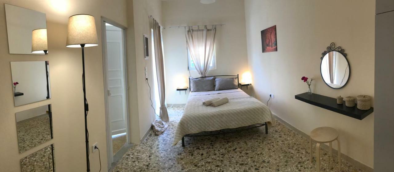 Sunshine'S House Near The Beach, 10 Min From The Airport Loútsa Exterior foto