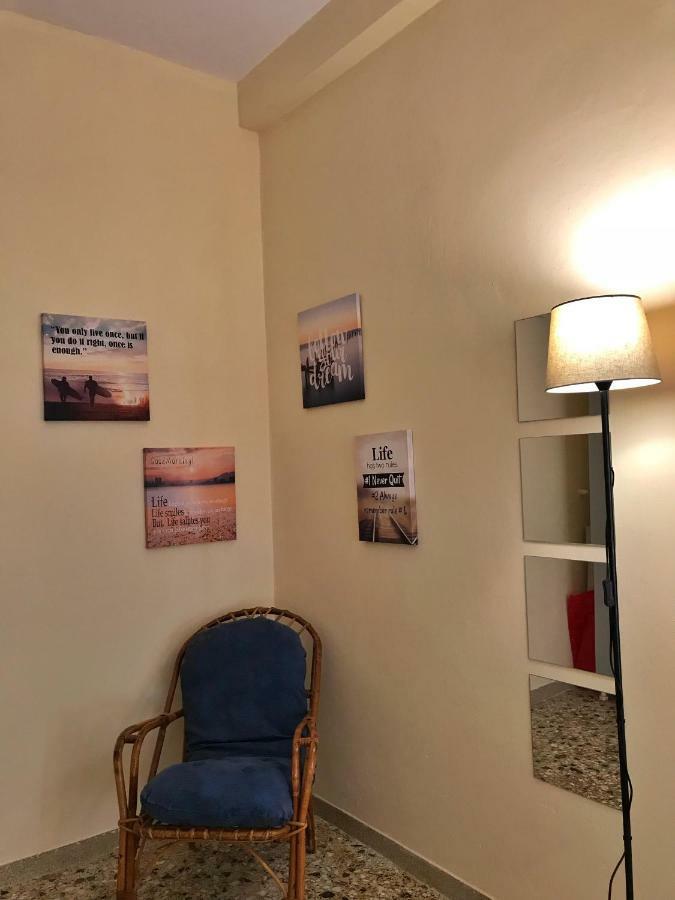 Sunshine'S House Near The Beach, 10 Min From The Airport Loútsa Exterior foto